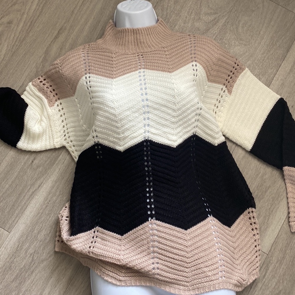 Inner circle sweater size M knitted color block taupe cream and black women top